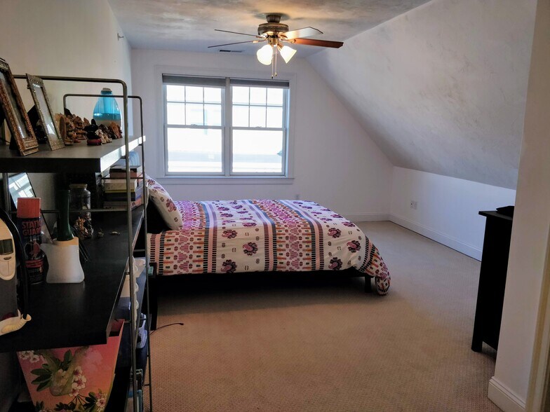 Building Photo - 74 Elm St