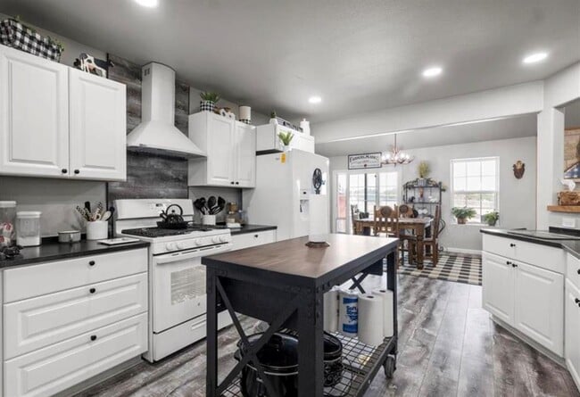 Building Photo - 7027 FM971