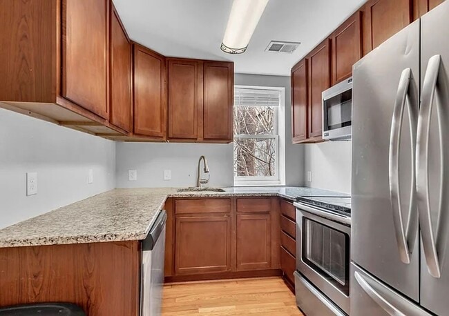 Building Photo - Beautifully Renovated Townhome in Mt. Vern...