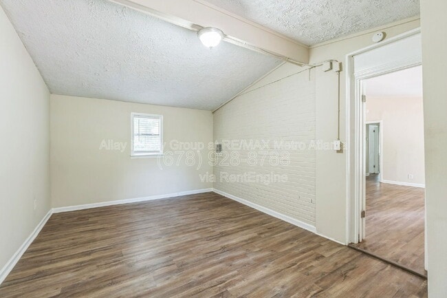 Building Photo - 16 Bromack Dr SE