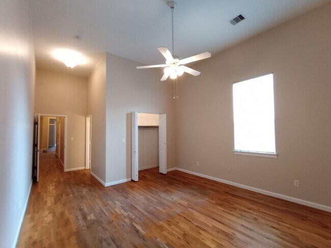 Building Photo - 2304 Gravier St