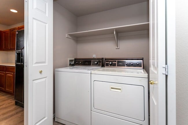 Building Photo - Beautiful 4-bedroom 3-bath located in Stetson Hills!