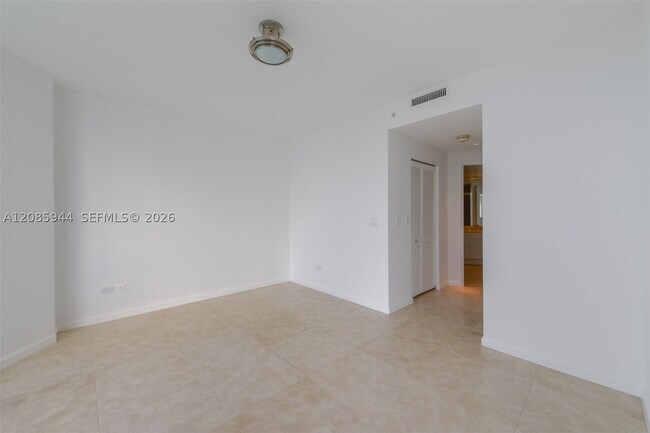 Building Photo - 848 Brickell Key Dr