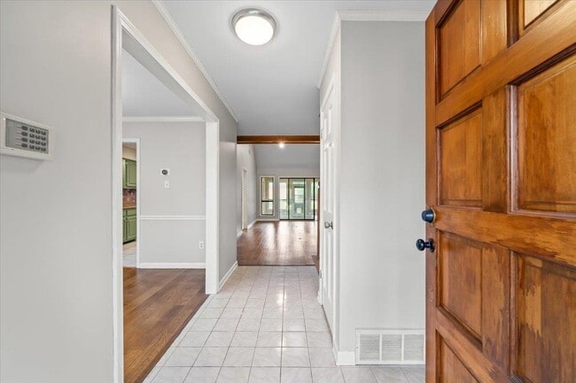 Building Photo - 7559 Cross Village Dr