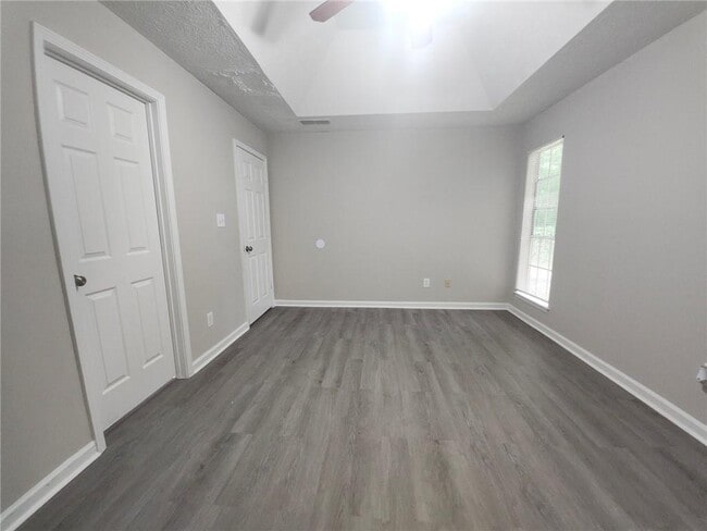 Building Photo - 3225 Landgraf Close
