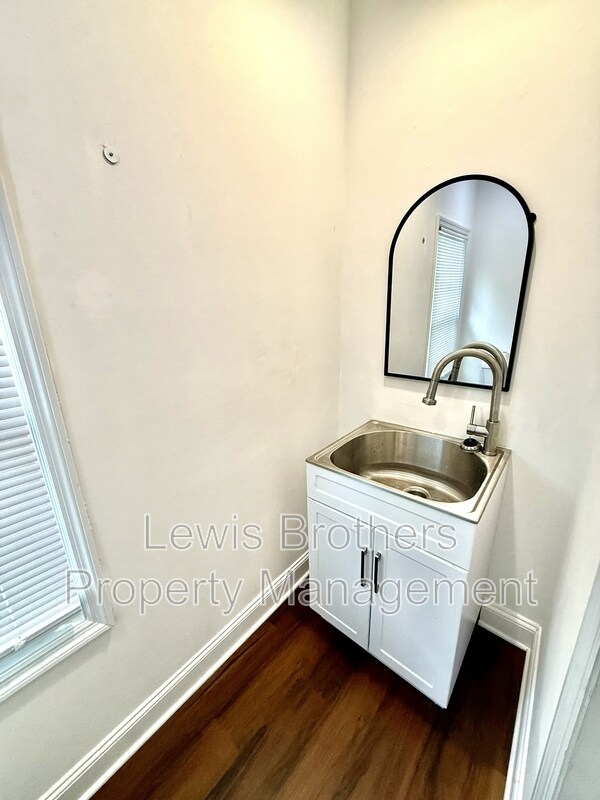 Building Photo - 49 Loudon St