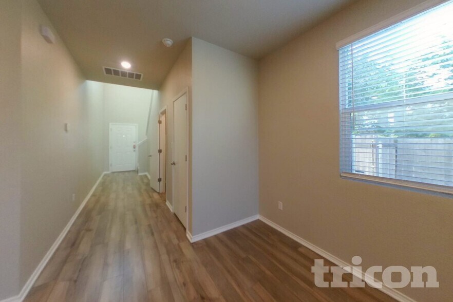 Building Photo - 5308 Saddle Clb Dr