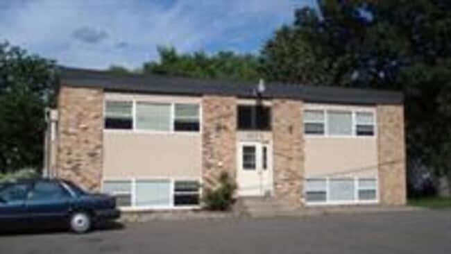 Primary Photo - 7673 E River Rd