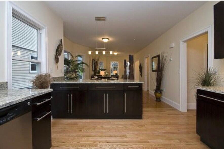 Building Photo - 21 Marion Rd