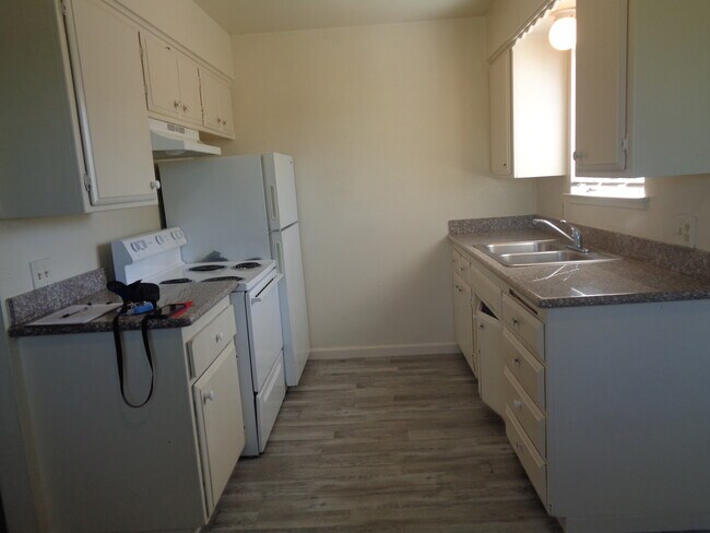 Building Photo - 958 S Barrett Rd