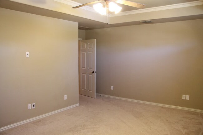 Building Photo - 191 Aster Dr