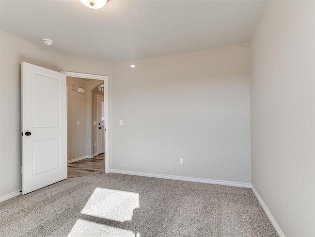 Building Photo - 12028 Rockbed Dr