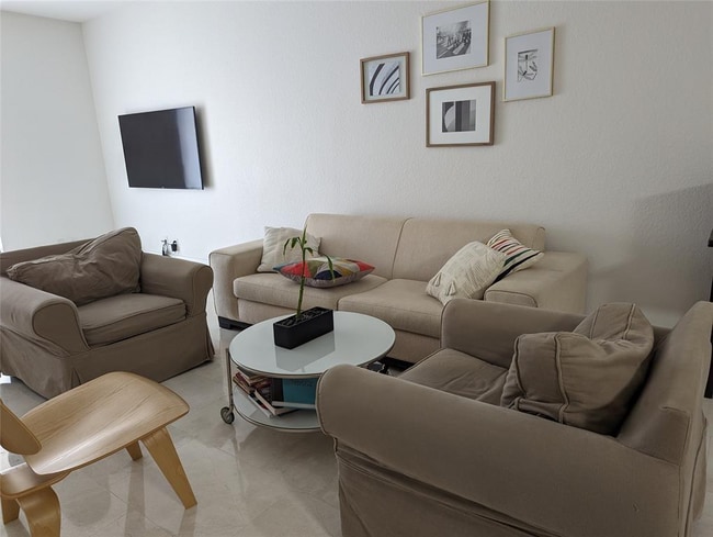 Building Photo - 4102 Forest Dr