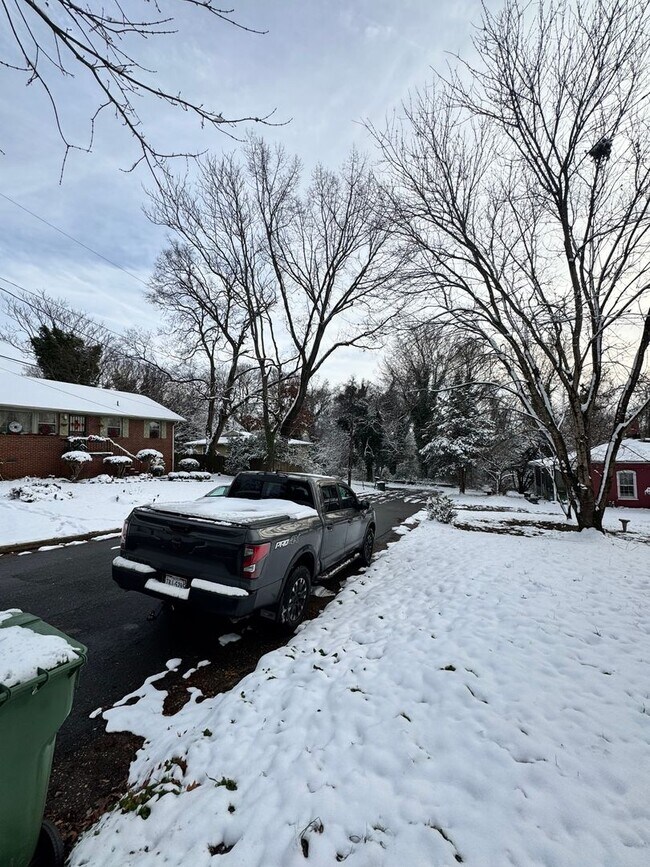 Building Photo - 3 bed 1.5 bath house near Church Hill