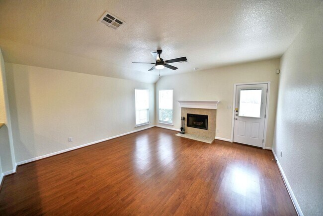 Building Photo - Stunning  Home in the Highly Sought-After ...