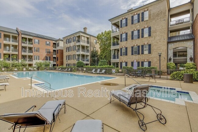 Building Photo - 307 Seven Springs Way