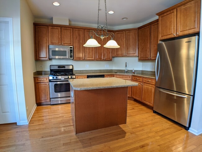 Building Photo - 385 Bradbury Ln