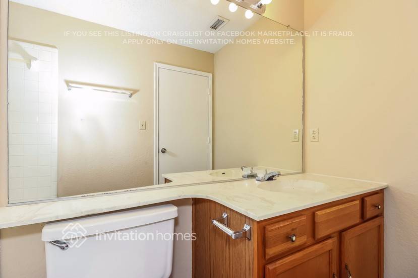 Building Photo - 3805 Waxwing Cir S