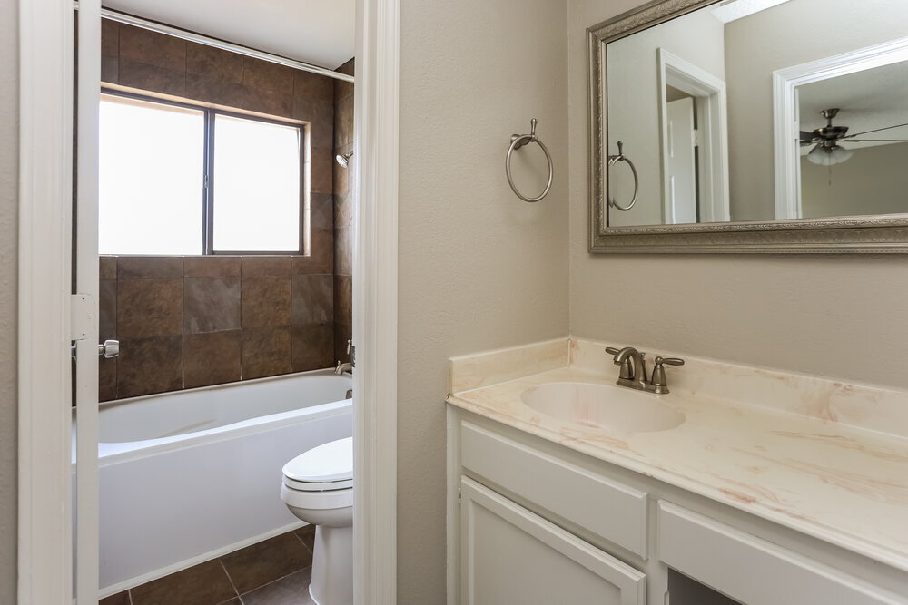 Building Photo - 5303 Oak Springs Dr