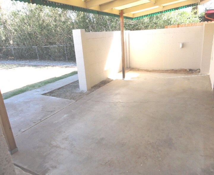 Building Photo - 1026 E Highland Ave