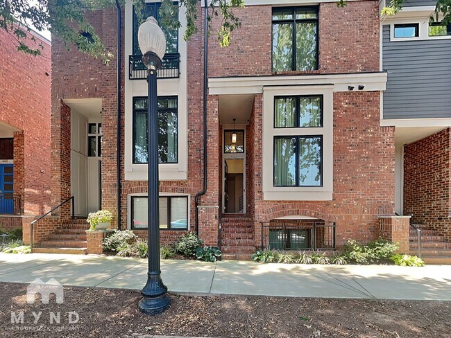 Primary Photo - 436 E 33rd St