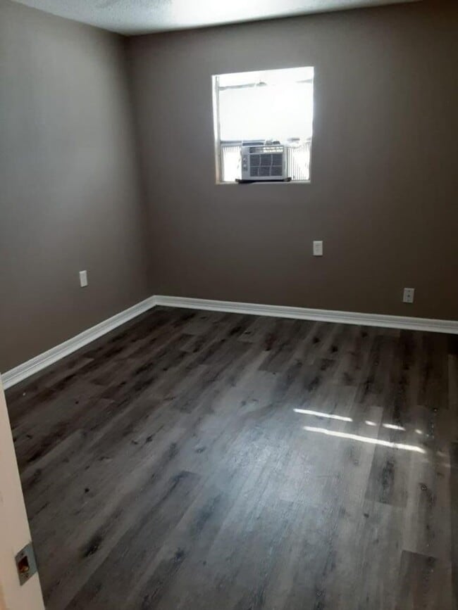 Building Photo - 3718 Avenue M 1/2