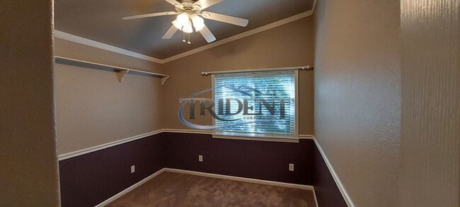 Building Photo - 4 bedroom, 2 bath house with open floor plan
