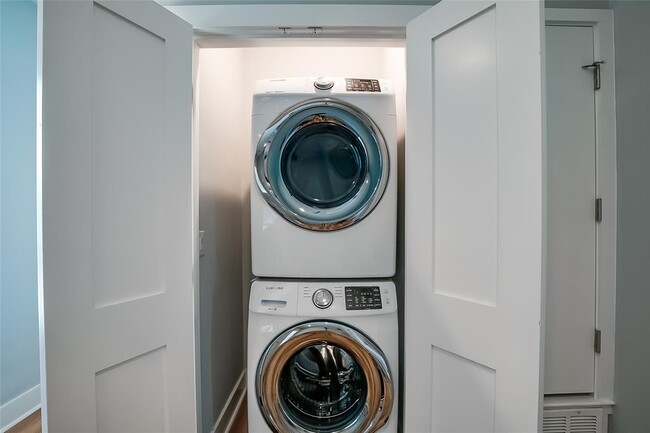 Building Photo - 6303 Santos St