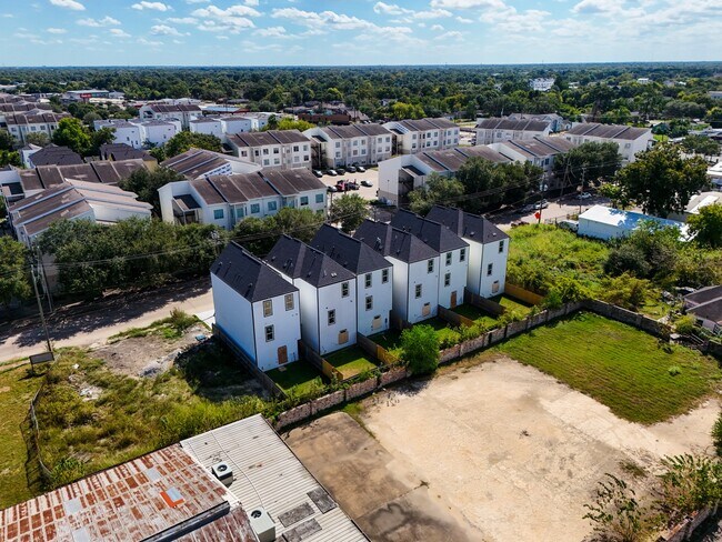 Building Photo - 6326 Del Rio St