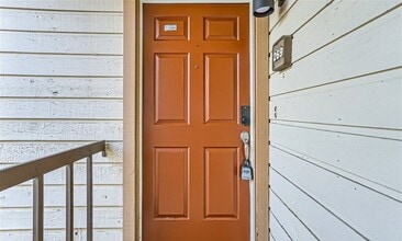 Building Photo - 16301 Ledgemont Ln