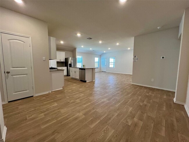 Building Photo - 420 Lancebill Dr
