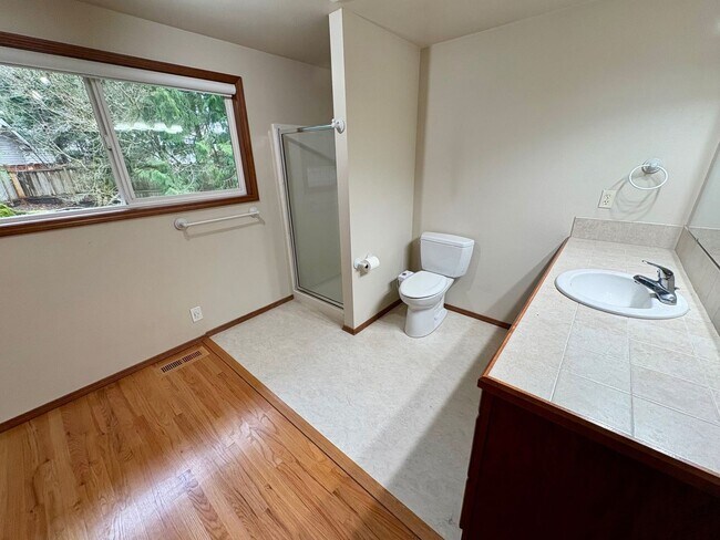 Building Photo - Redmond Home