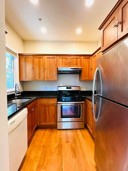 Primary Photo - 10 Selkirk Rd