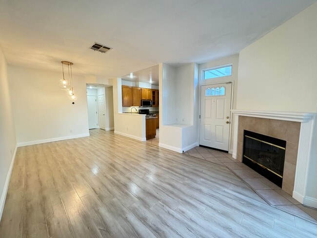 Building Photo - Beautiful 2Bd/2.5Ba Townhome in Rancho Santa Margarita w/2 Car Garage!