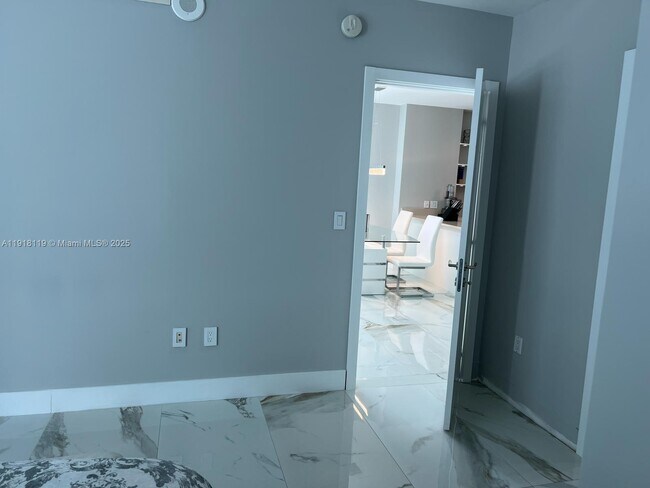 Building Photo - 55 SE 6th St