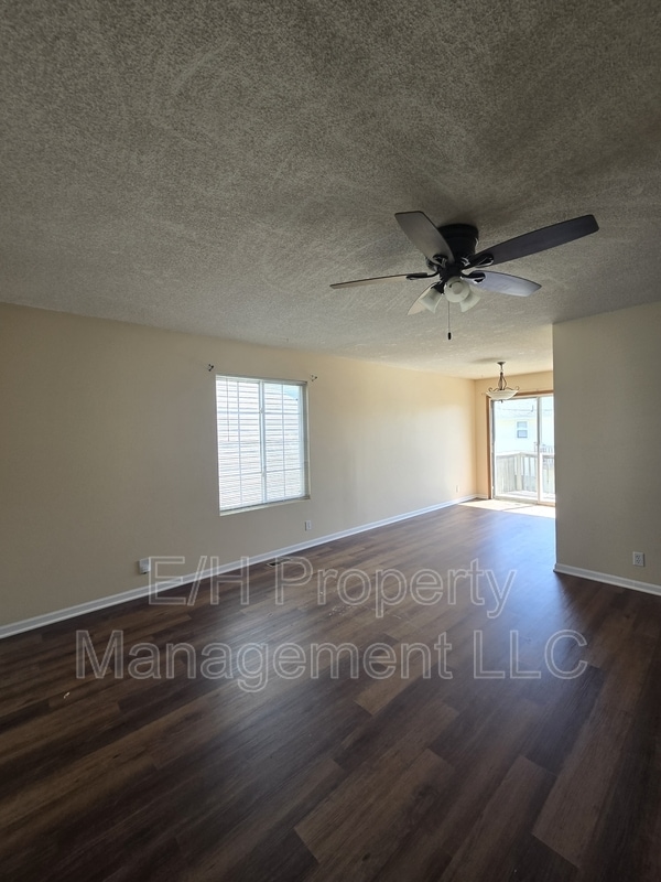 Building Photo - 4462 S Elizabeth Ave