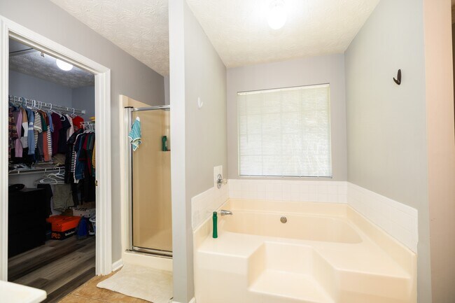 Building Photo - 599 Rivulett Ct