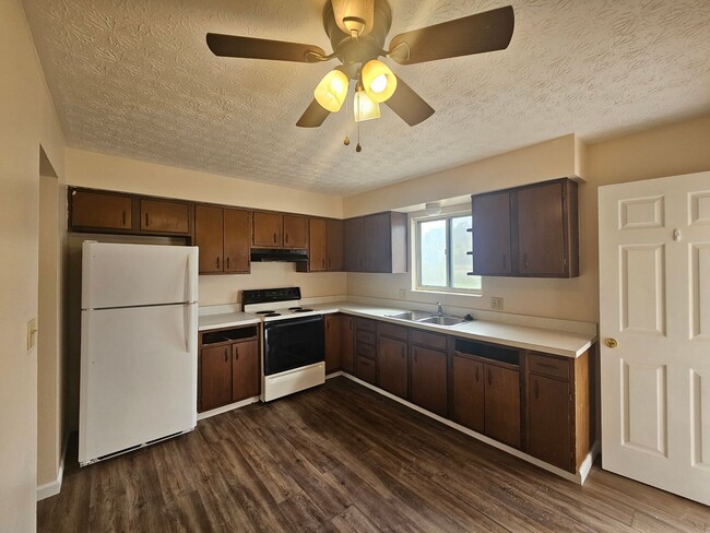Building Photo - Ravenna 2 Bedroom 1 Bath Duplex