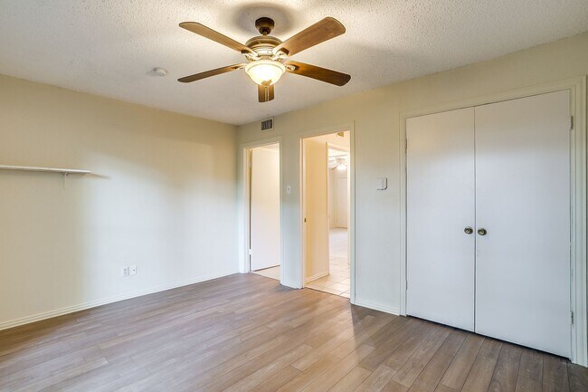 Building Photo - One side of 2 story duplex available-  3 b...