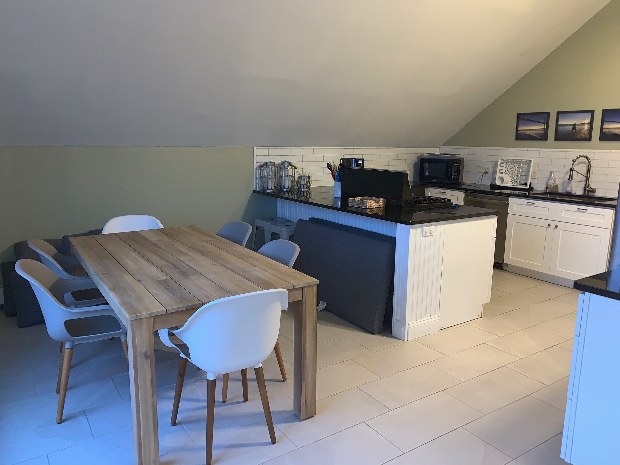 Building Photo - 378 Thames St