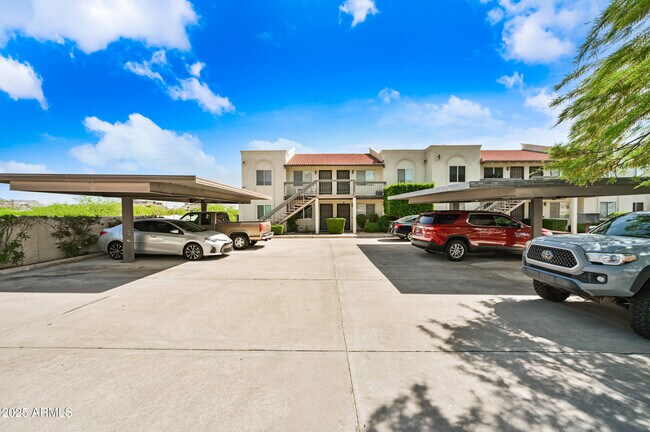 Building Photo - 805 E Townley Ave