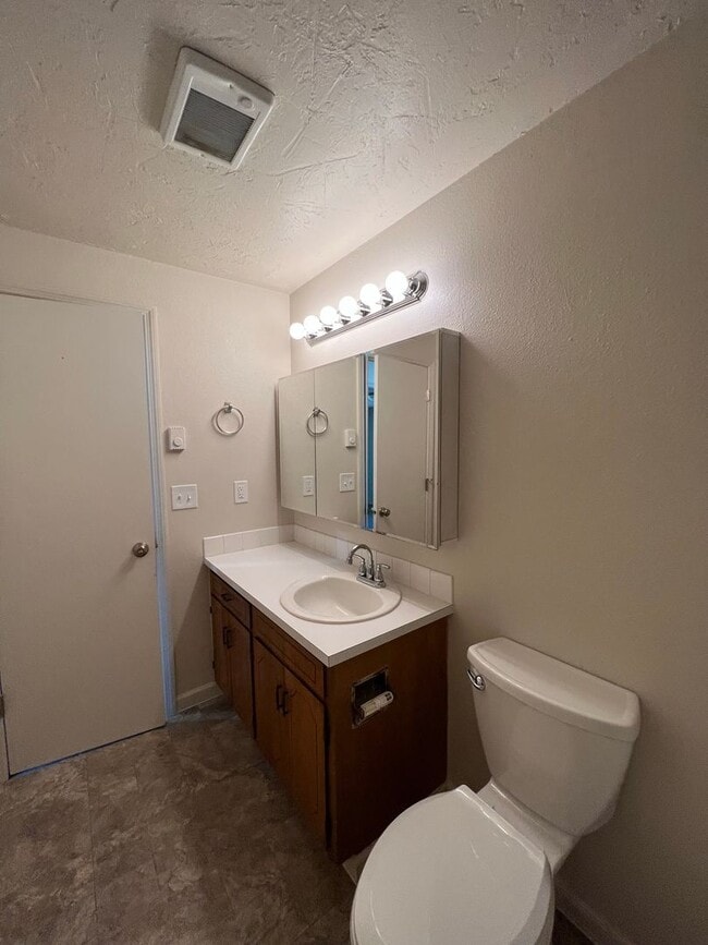 Building Photo - Beautifully Landscaped Two Bedroom