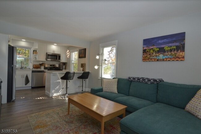 Primary Photo - 215 New St