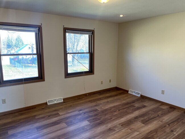 Masterbedroom - 581 Evans Dr