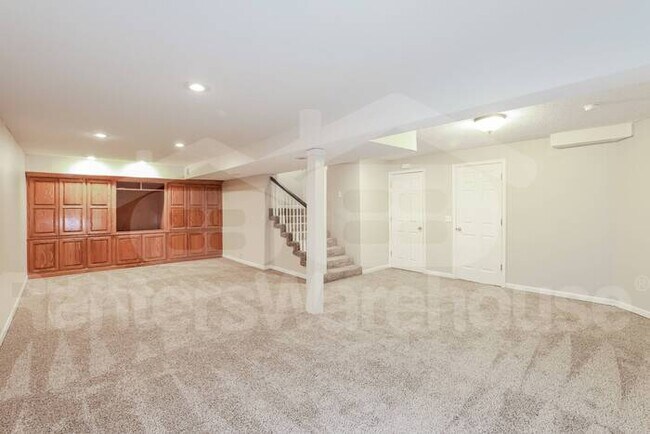 Building Photo - 4 Bed 2.5 Bath Northland Beauty For Rent!