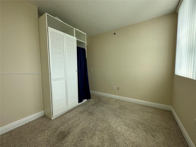 Building Photo - 2681 N Flamingo Rd