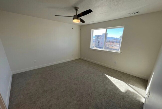 Building Photo - 383 S 650 E