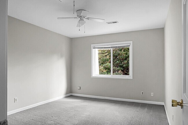 Building Photo - Spacious, Newly Renovated Villa Overlookin...