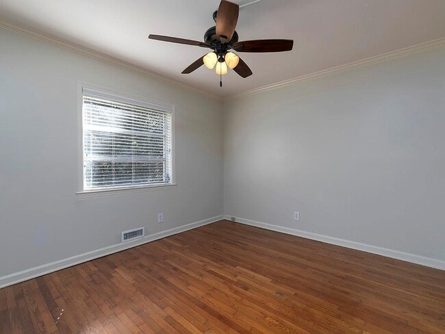 Building Photo - 438 Carriage Dr NE