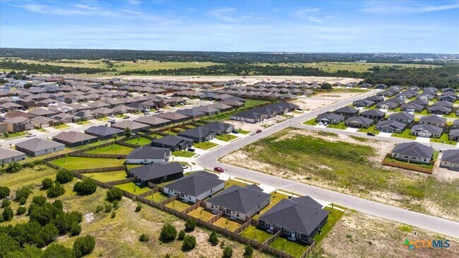 Building Photo - 911 Sevenleaf Ln